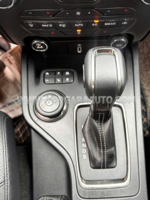 Xe Ford Everest Titanium 2.0L 4x4 AT 2022